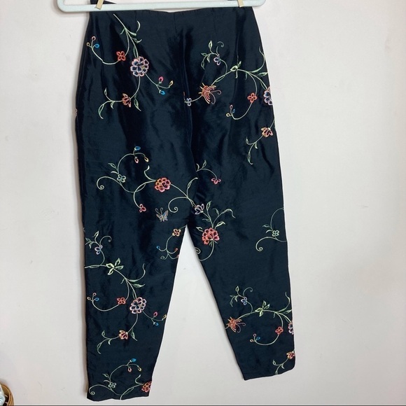 Vintage sz 4 black silk floral embroidered pixie pants - Picture 4 of 16